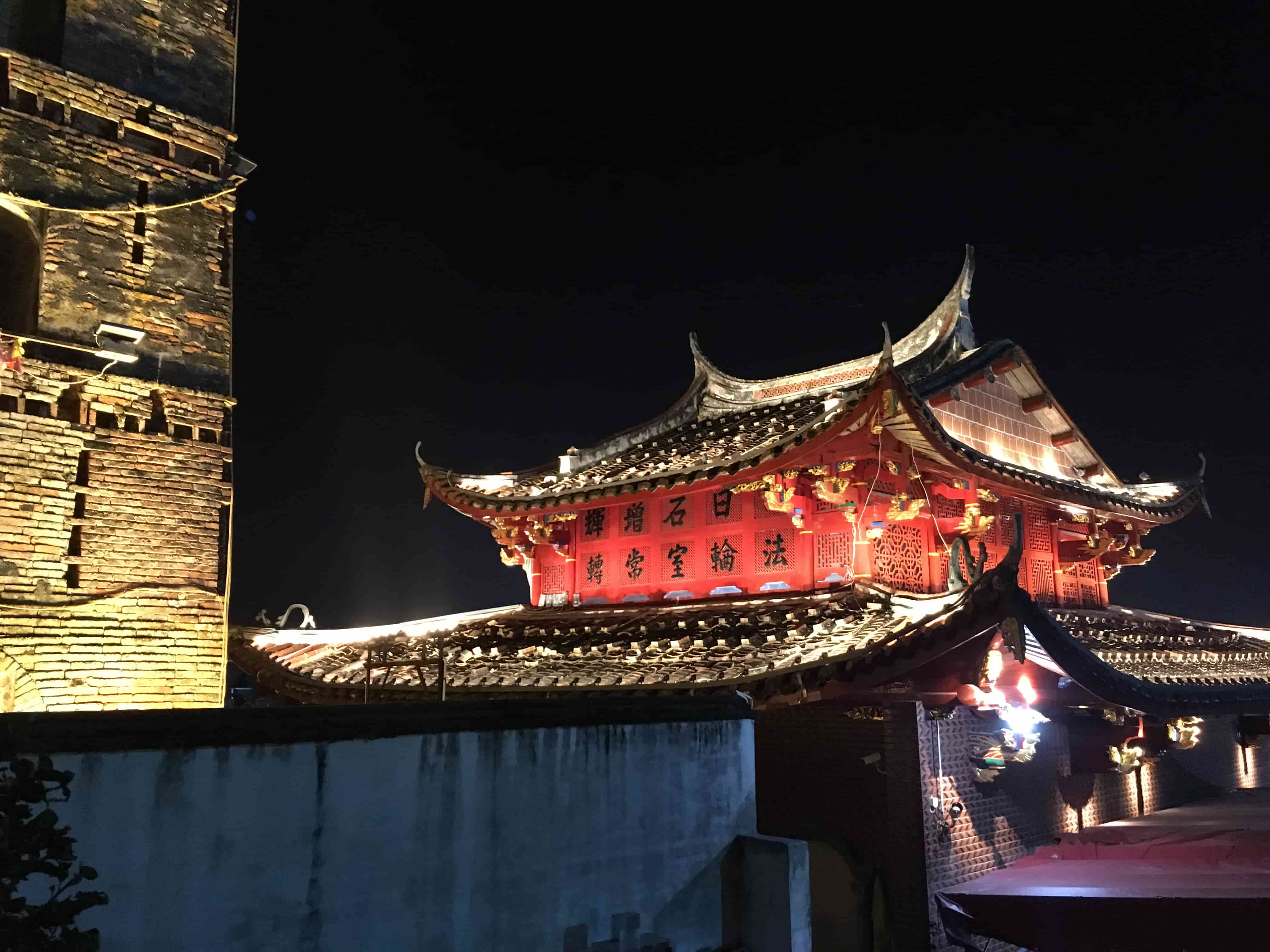 我不知道上面的文字是不是应该读作“辉增石曰：法轮寺长转